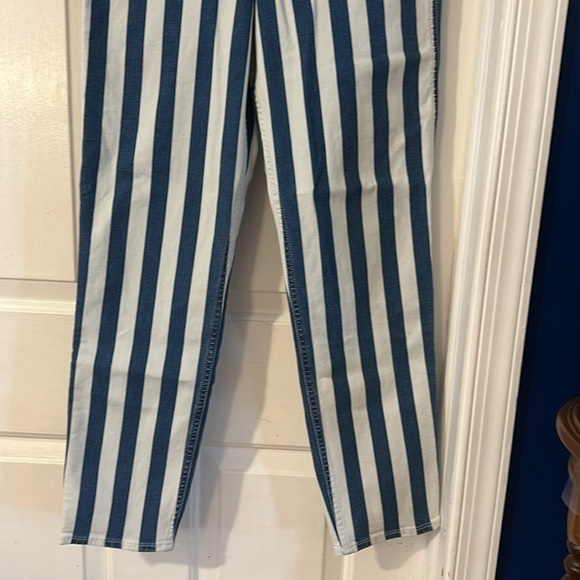 Hollister Classic Stretch Ultra High-Rise Mom Wide Stripe Jeans - Size 26 - Picture 3 of 10